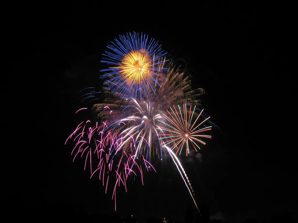Celebrations Spread Across the Entire Shoreline (hjl, Flickr, CC BY 2.0)