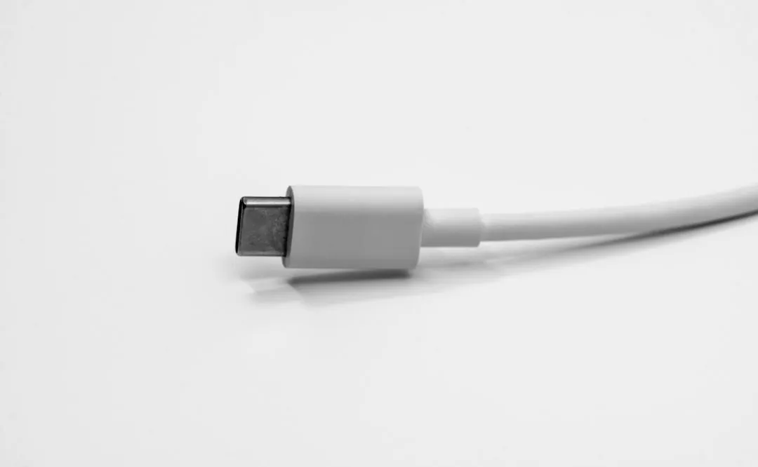 The Single-Cable Trick That Changes Everything (Image Credits: Unsplash)