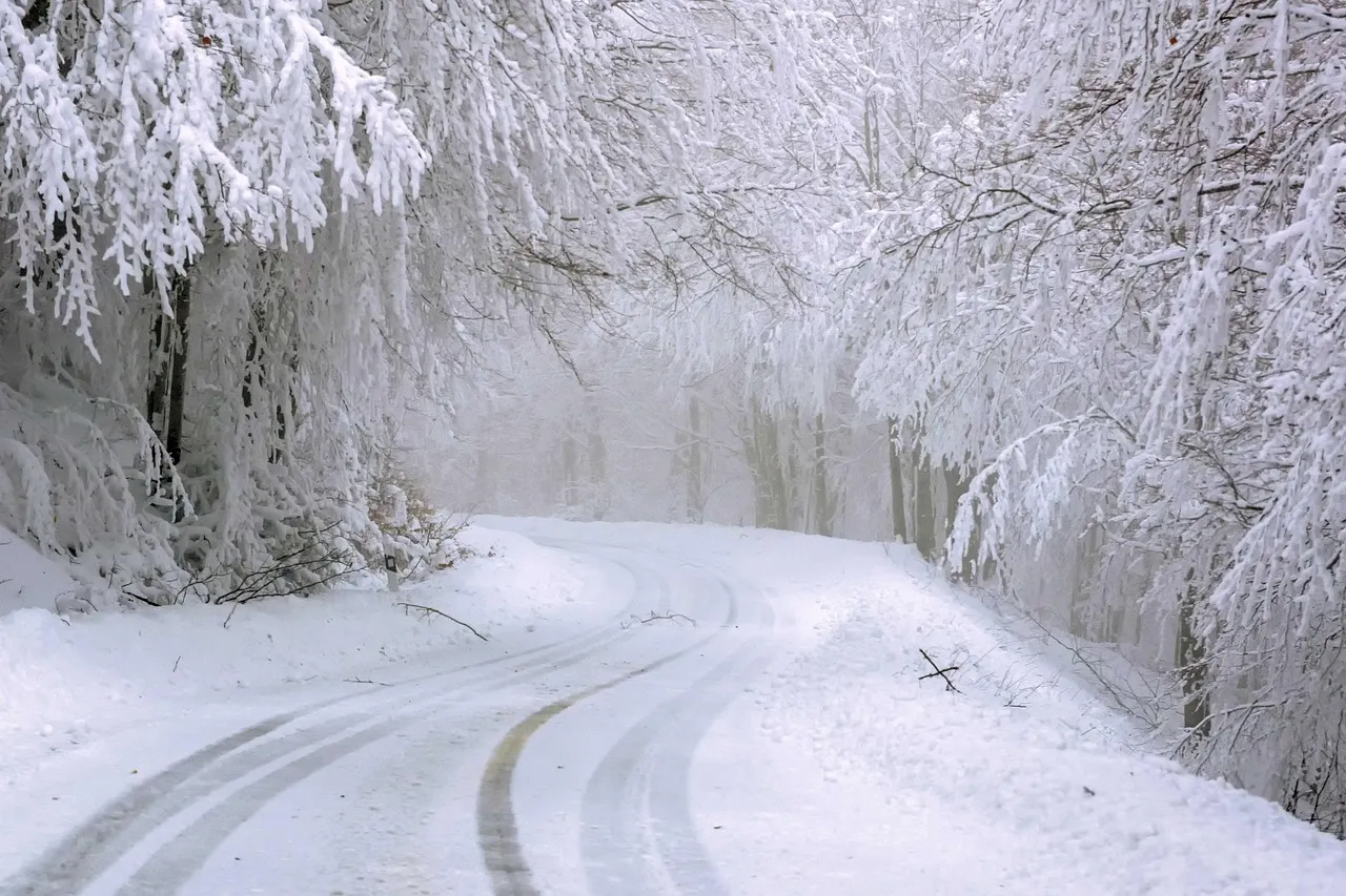The Infrastructure Behind the Ice (Image Credits: Pixabay)