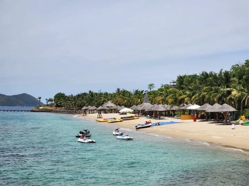 Nha Trang, Vietnam: The 360-Degree Transparent Sub (Image Credits: Pexels)