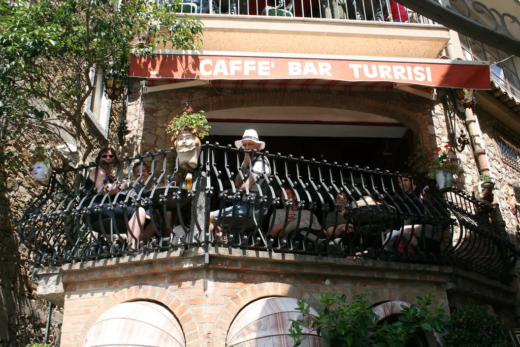 Bar Turrisi and the Taste of Almond Wine (offwhitehouse, Flickr, CC BY 2.0)