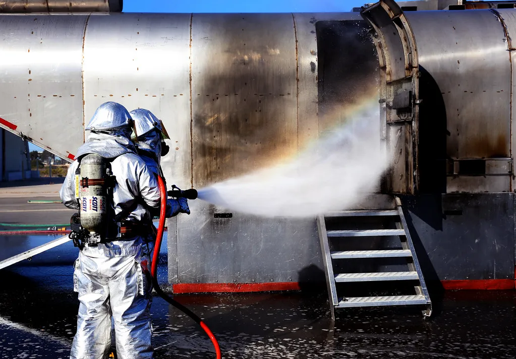 Training, Certification, and What It Takes to Work on the Tarmac (Image Credits: Flickr)
