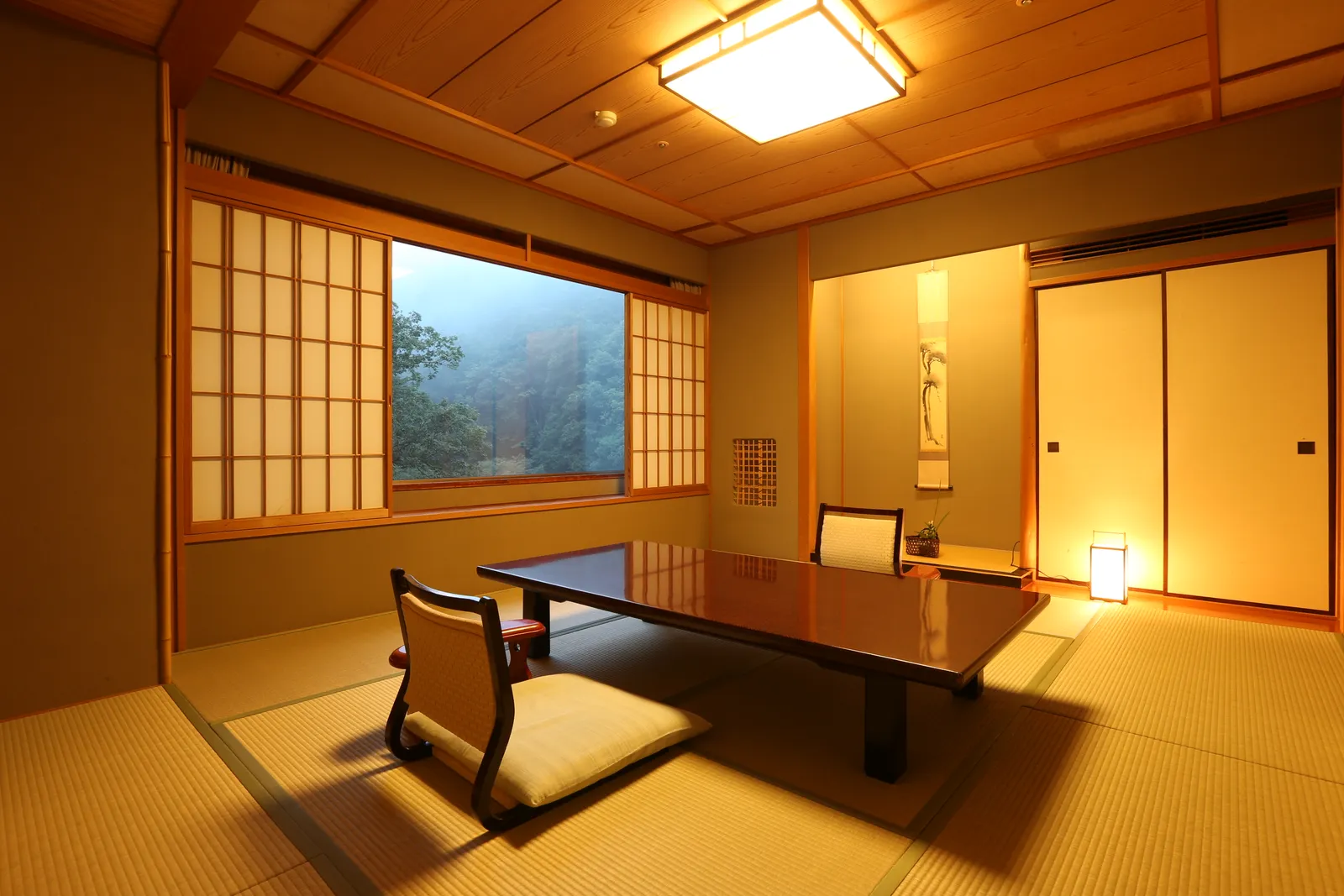 Why Tatami Demands Such Respect (Japanese & Western-style Room, CC BY 2.0)