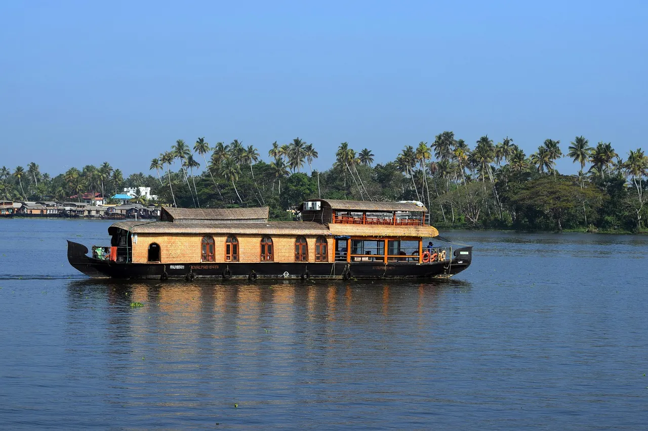 The Kettuvallam: A Boat With a History (Image Credits: Pixabay)