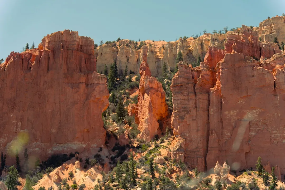 Bryce Canyon's Under-the-Rim Trail: 22 Miles, Almost Nobody (Image Credits: Unsplash)