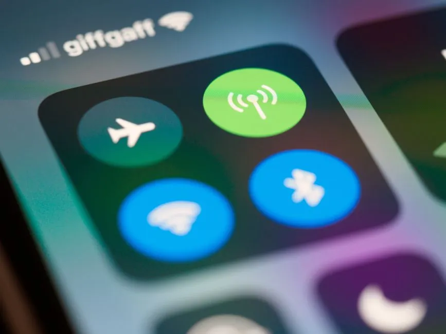 Test Everything in Airplane Mode Before You Actually Need It (Image Credits: Pexels)