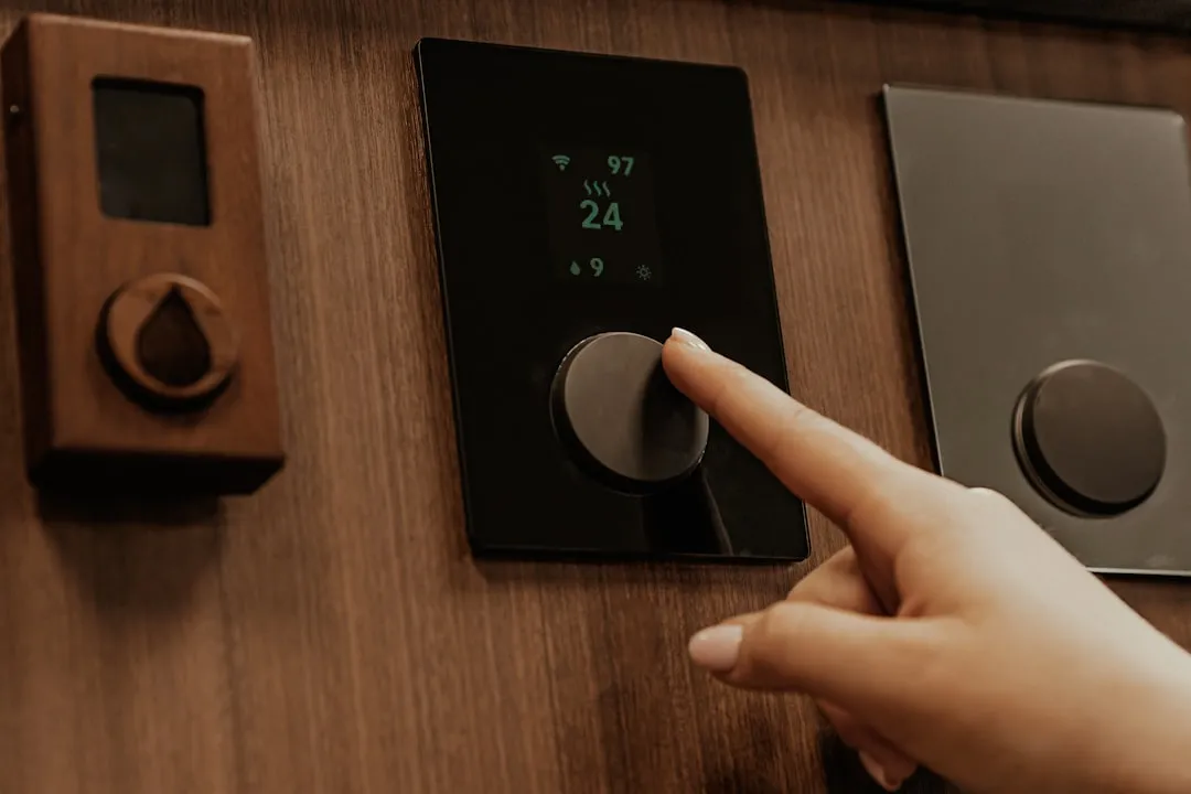 Hotel Rooms Are Kept Cooler by Default as a Universal Policy (Image Credits: Unsplash)