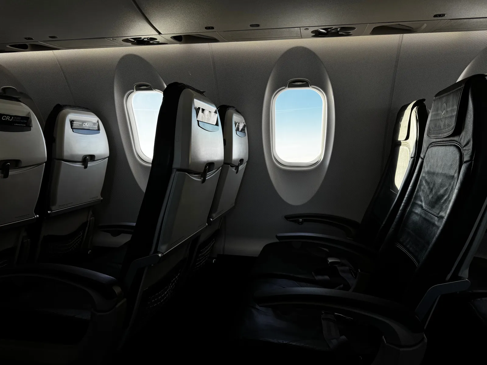 Why Turbulence Is the Safety Demo's Unspoken Star (Image Credits: Pexels)