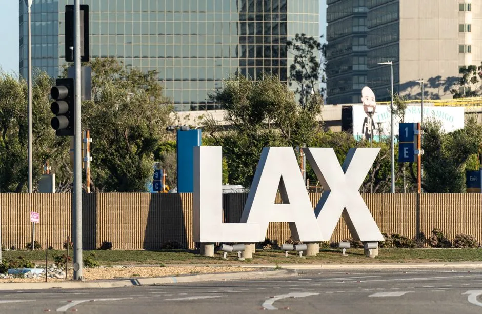 At LAX, Timing Your App Request Is the Real Trick (Image Credits: Pexels)