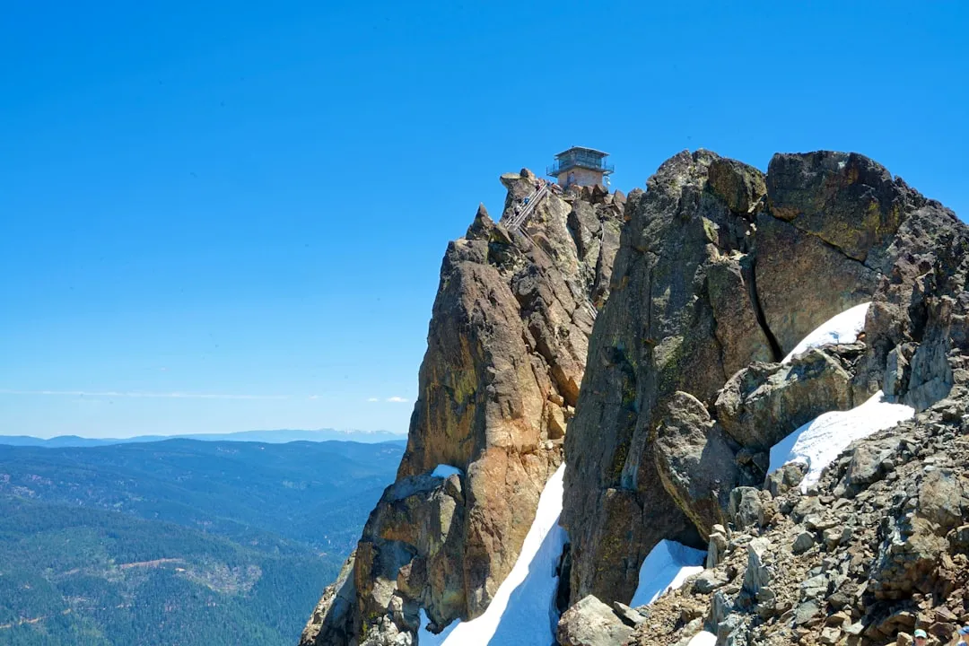 Sierra Buttes Lookout, Tahoe National Forest, California (Image Credits: Unsplash)