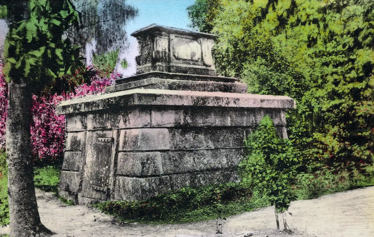 2. Middleton Place: Where Formal Beauty Meets American History (Digital scan of postcard, Public domain)