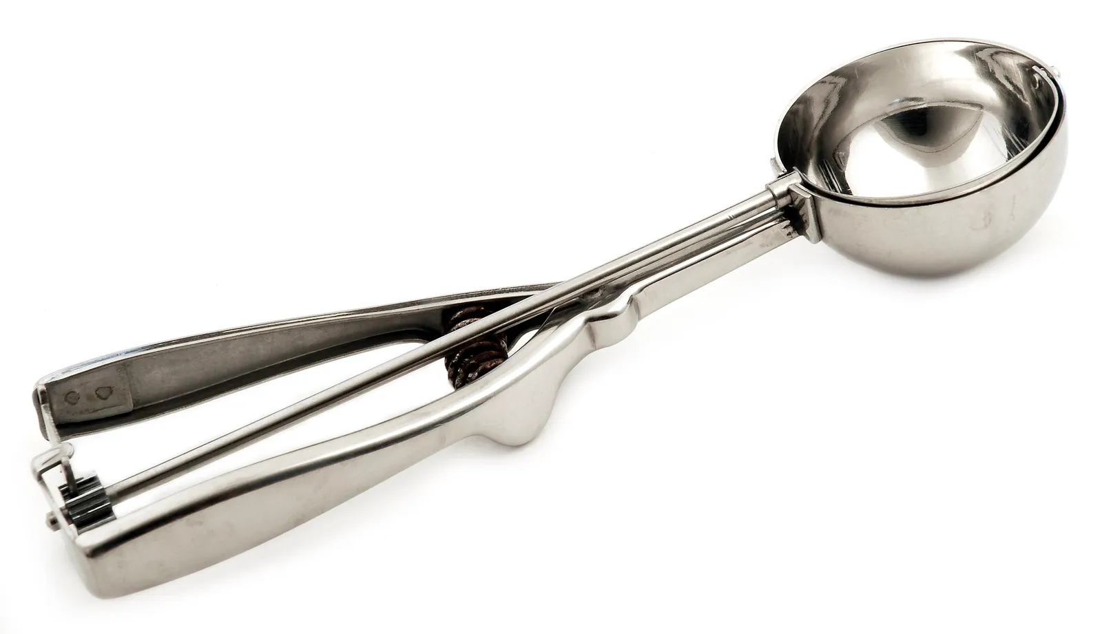 Using a Dirty or Shared Cup Instead of the Proper Scoop (By Evan-Amos, Public domain)