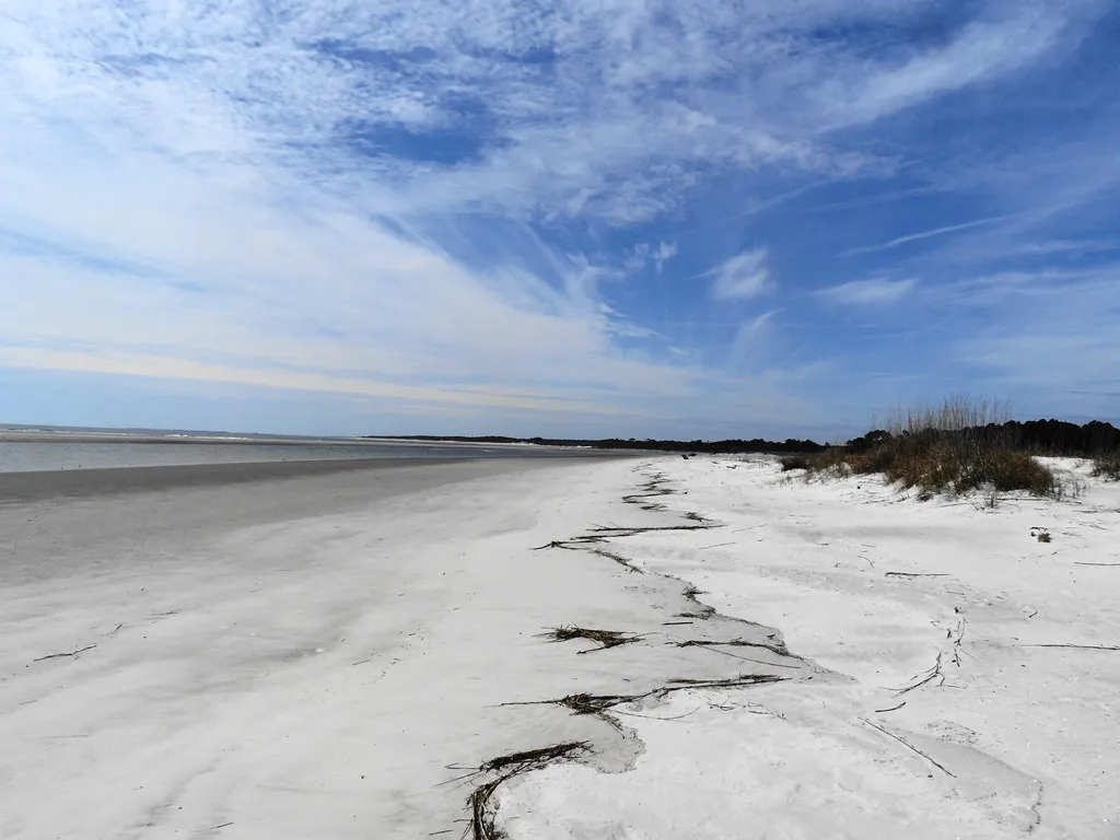 Beaches That See Almost No Footprints (ken ratcliff, Flickr, CC BY 2.0)