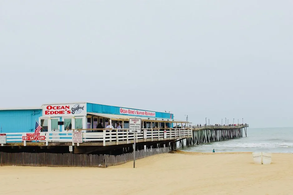 Coastal Restaurants, Shops, and Experiences Are Fully Operational (Image Credits: Pexels)