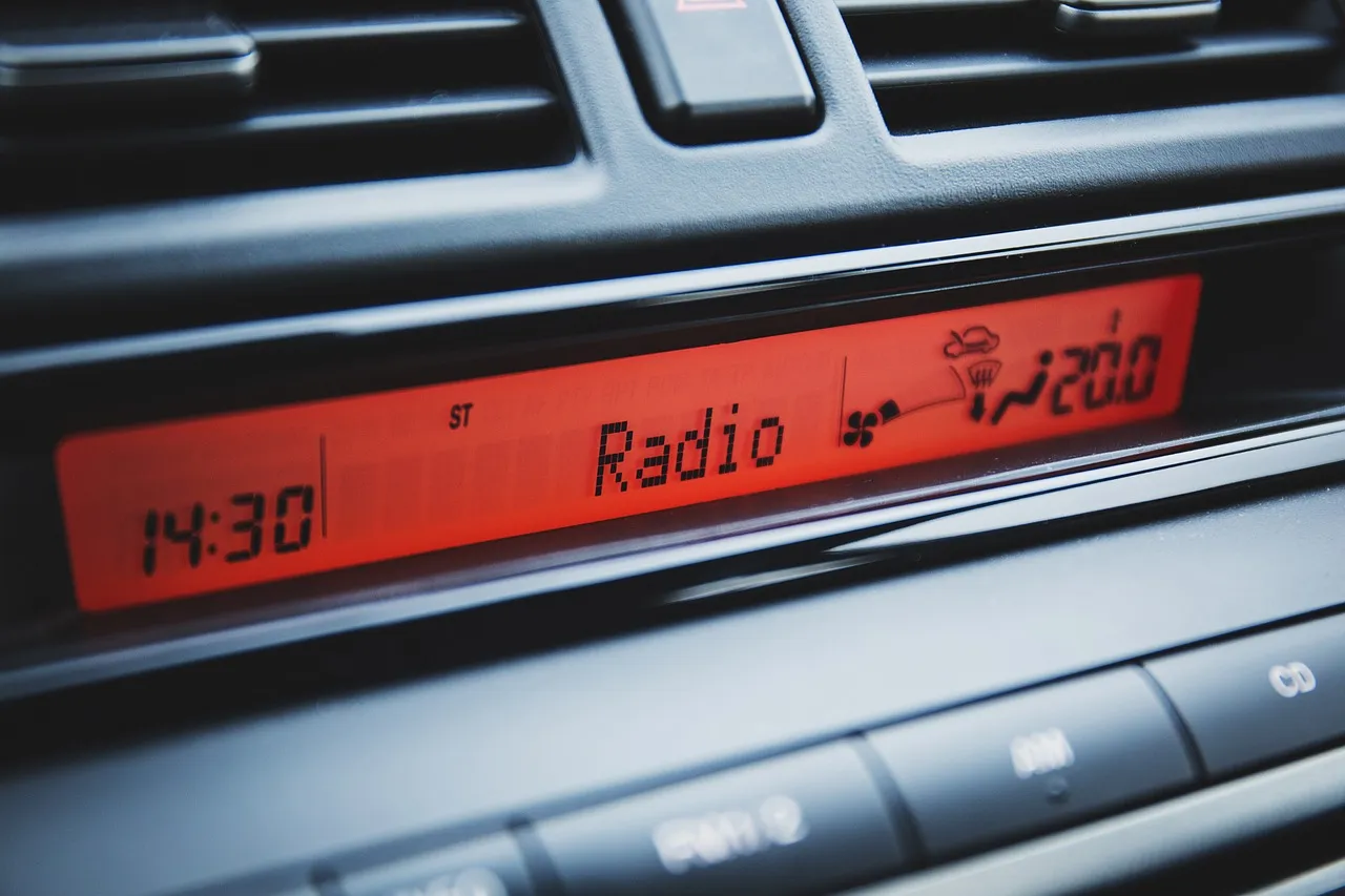 The Decline: When the Airwaves Went Quiet (Image Credits: Pixabay)