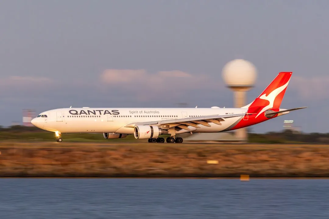 Qantas and the Captain Cook Lounge (Image Credits: Unsplash)