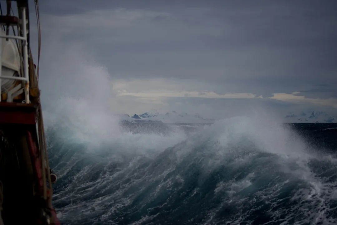 How Rough Seas Actually Feel Across the Ship (Image Credits: Unsplash)