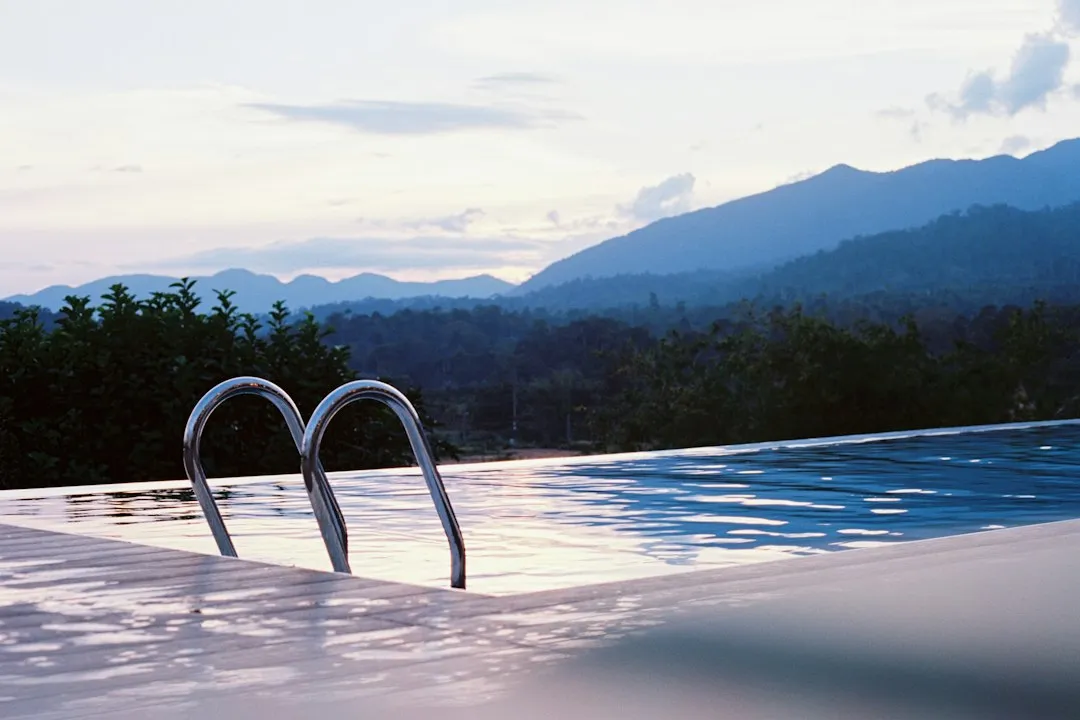 Evening Pools: Calmer Water, Some Trade-Offs (Image Credits: Unsplash)