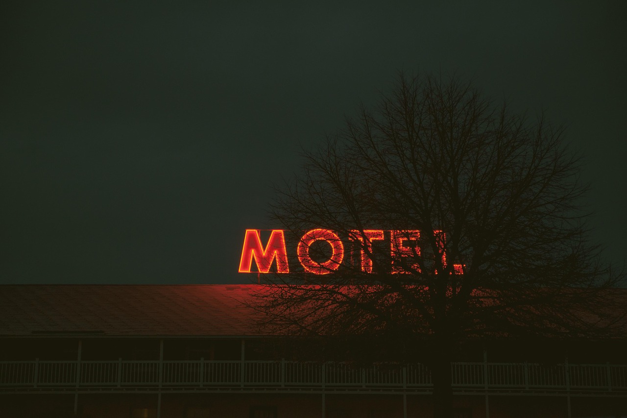 Why Travelers Are Trading Luxury Airbnbs for Retro, Family-Owned Motels This Summer