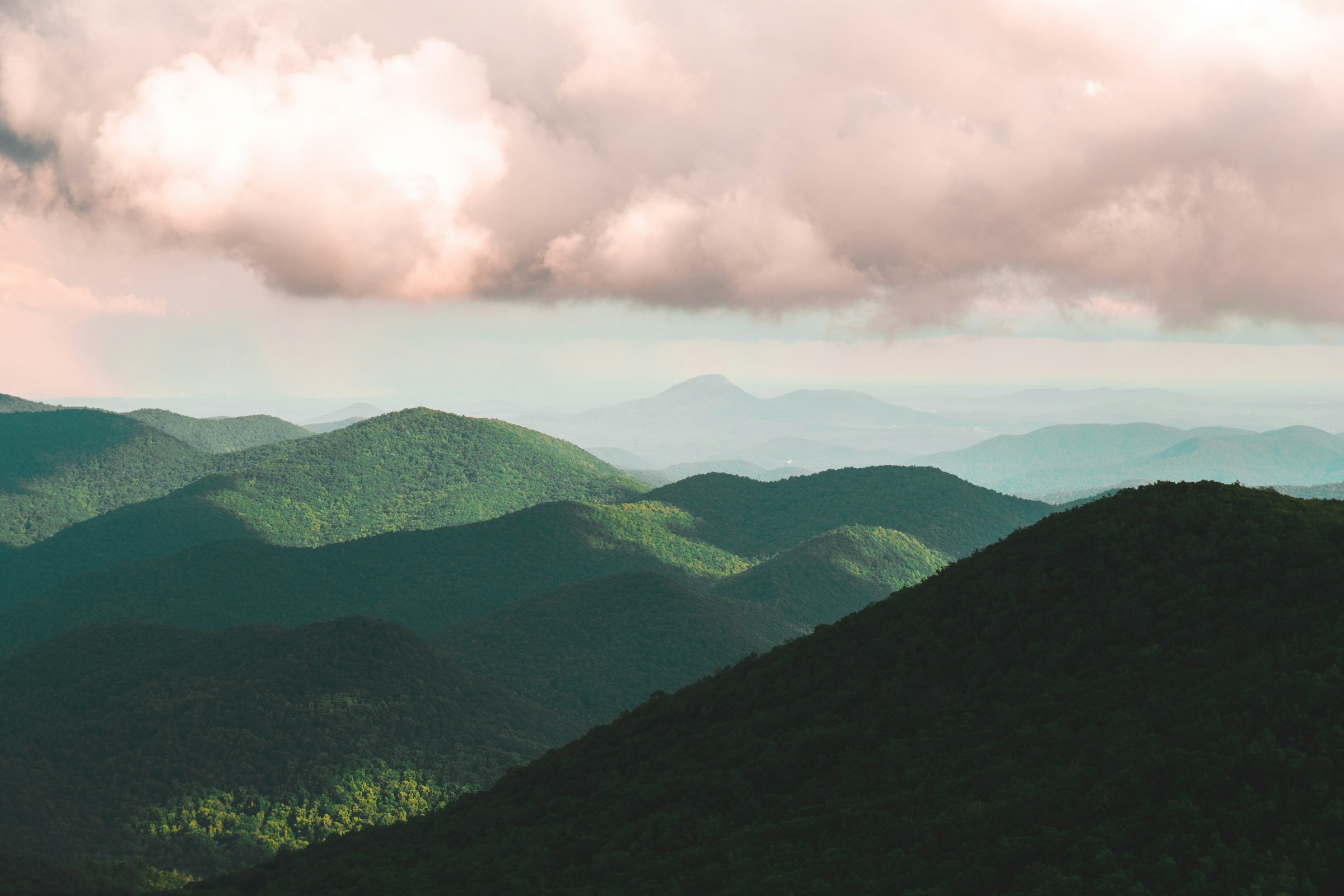 Florida Residents Are Escaping the Humidity for This Refreshing Georgia Mountain Creek Town