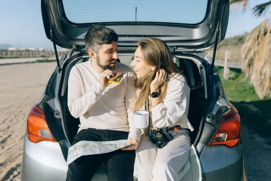 Snacking While Moving: A Growing American Ritual (Image Credits: Pexels)