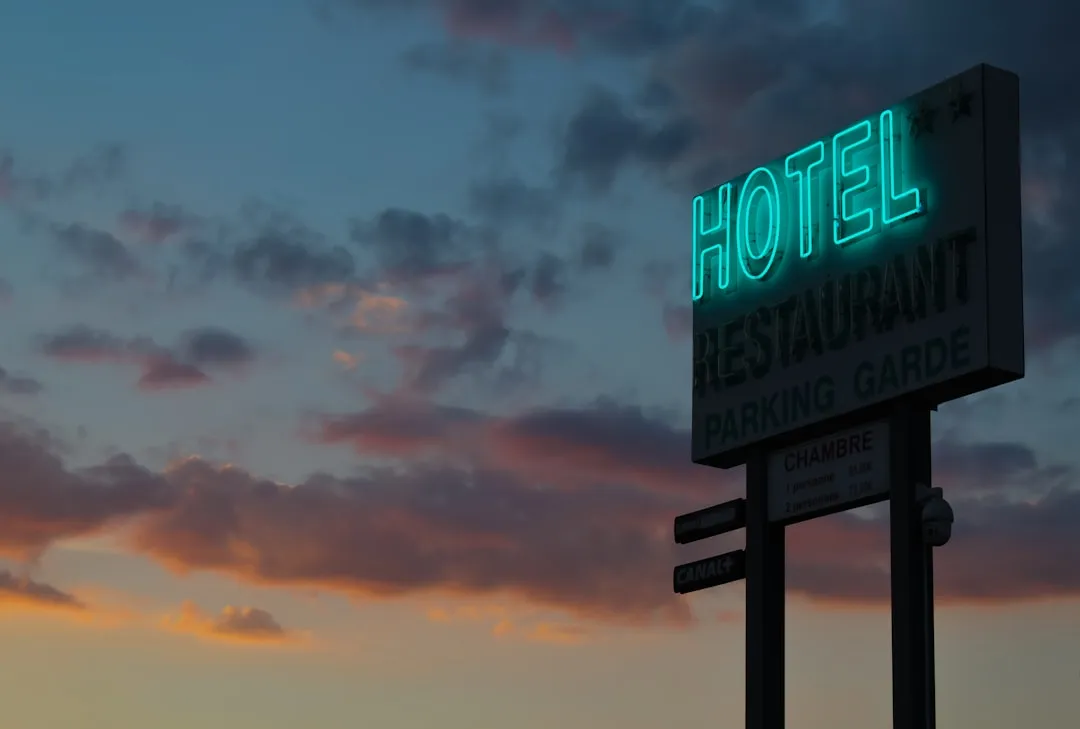 What the Research Says About Non-Refundable Bookings (Image Credits: Unsplash)
