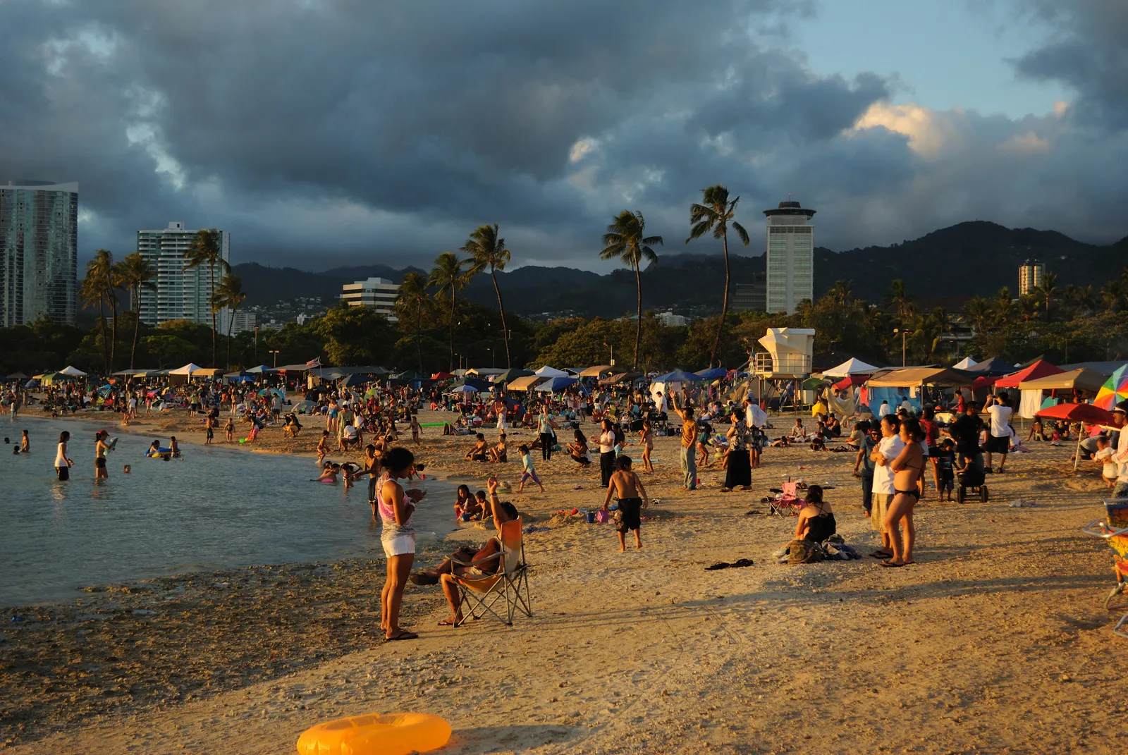 Crowding into "Secret" Spots Found on Social Media (Crowds on 4th of July, CC BY 2.0)