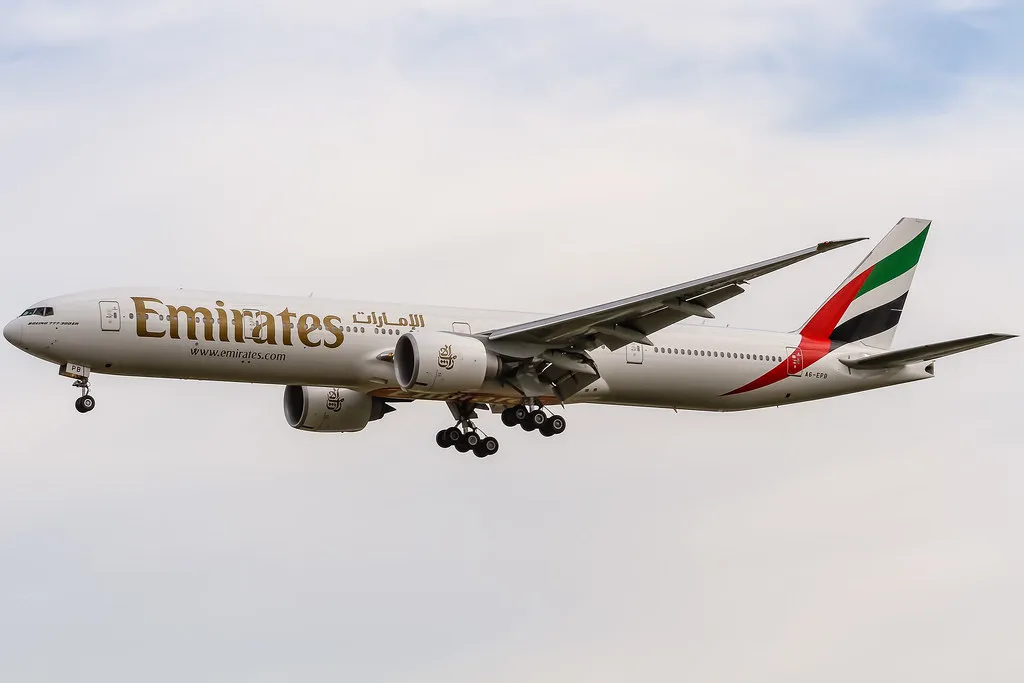 Dubai International: Right Side, Daylight Required (oliver.holzbauer, Flickr, CC BY-SA 2.0)