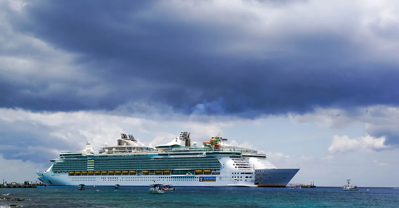 Crew Roles During Heavy Weather (Image Credits: Pixabay)