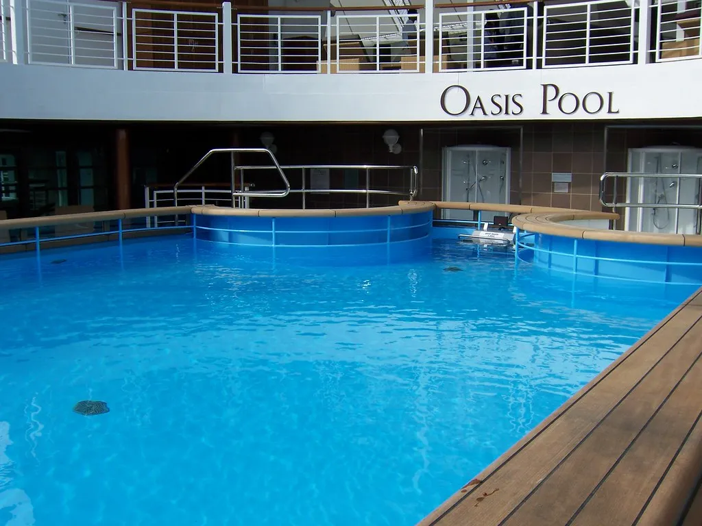 Pool Hoists and the 24-Hour Advance Request Rule (cruise.co, Flickr, CC BY 2.0)