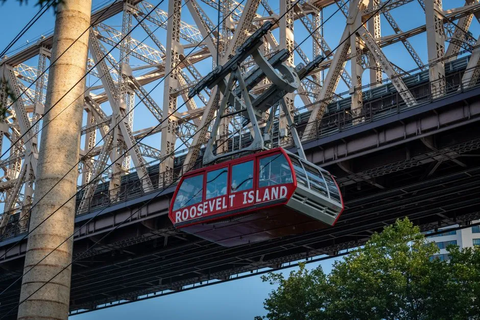 4. The Roosevelt Island Tramway: An Aerial View for the Price of a Subway Fare (Image Credits: Pexels)