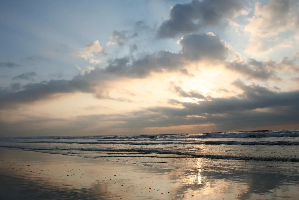 Why These Islands Matter Beyond the Beach (Braphie, Flickr, CC BY 2.0)