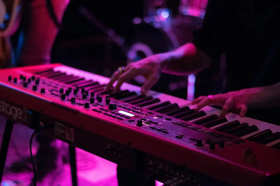 The Piano Bar Itself: A Floating Institution (Image Credits: Unsplash)