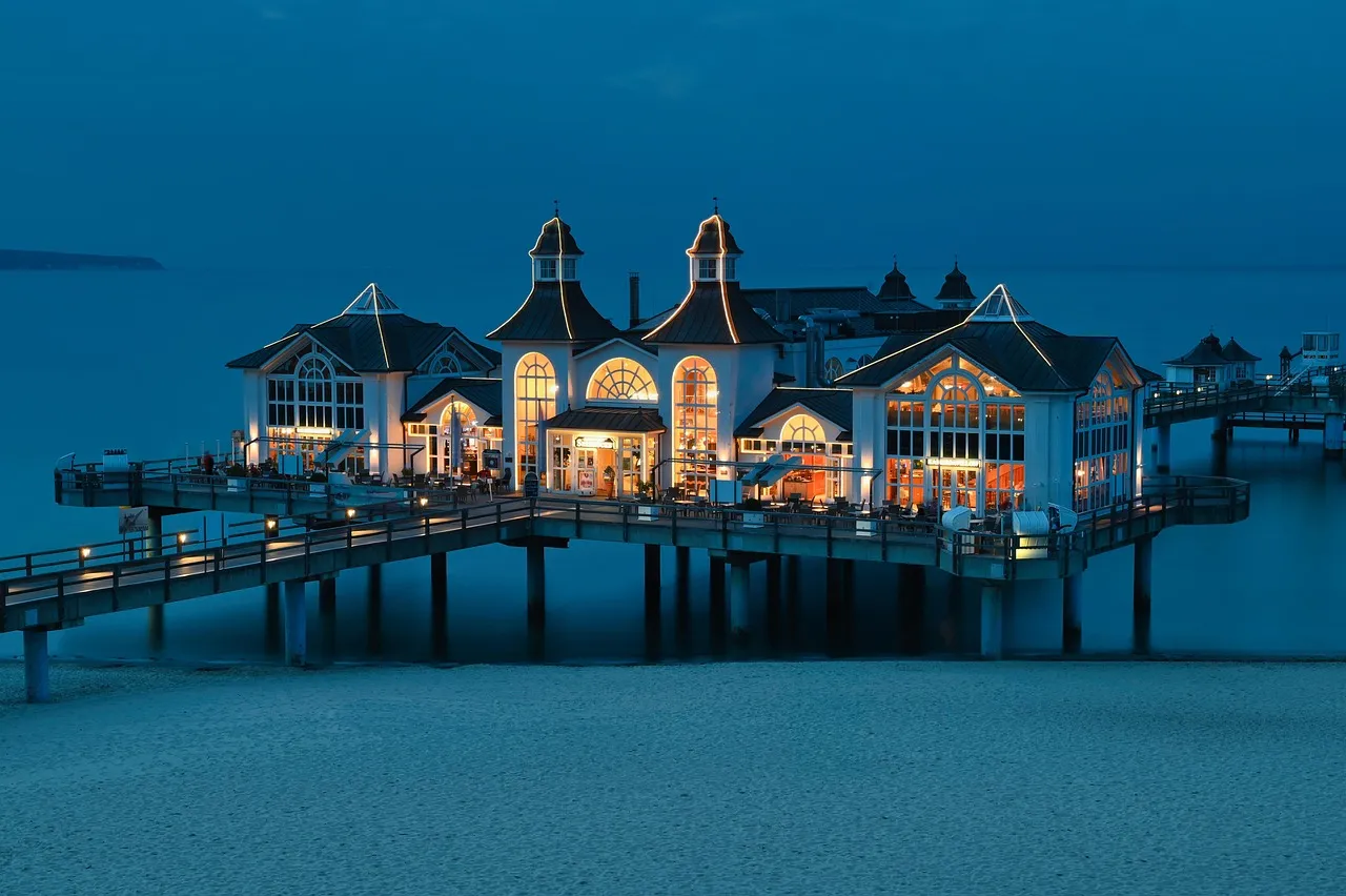 Where to Eat and Stay Without Breaking the Bank (Image Credits: Pixabay)