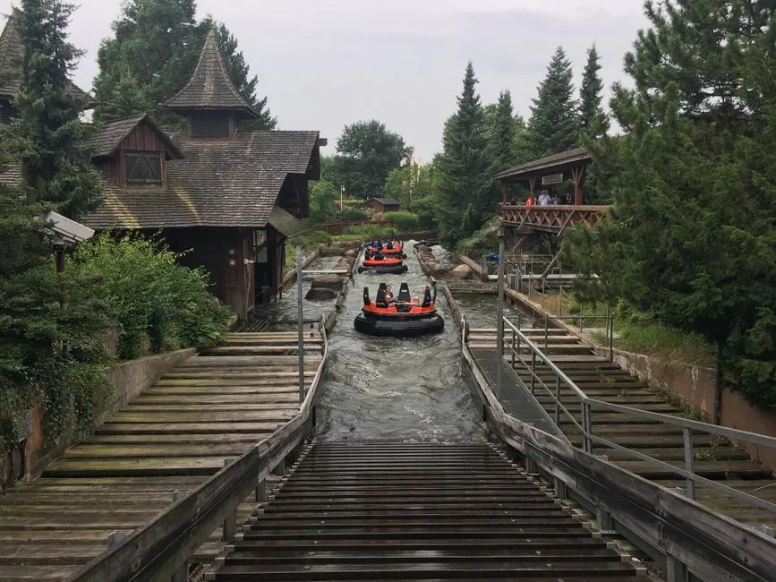 Water Rides and Flumes: Where Drama Meets Splash (Image Credits: Pexels)
