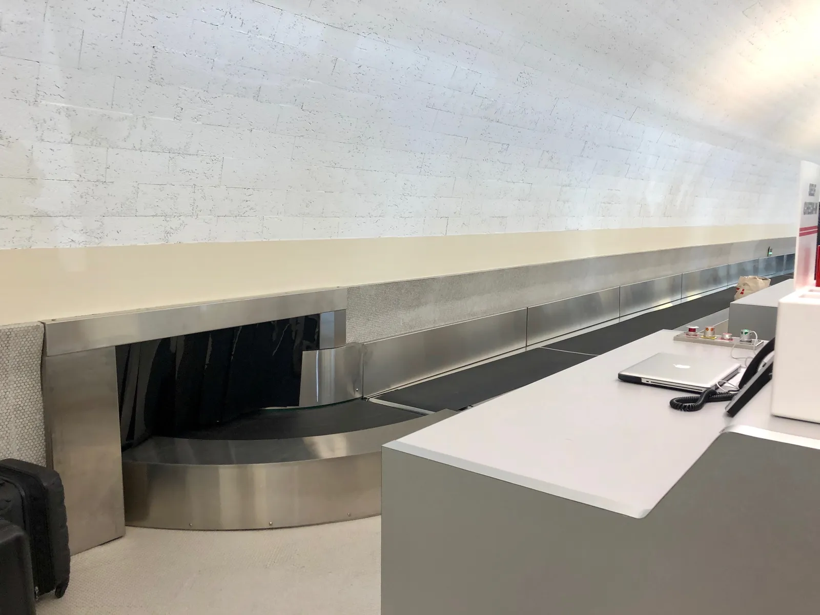 How the System Actually Moves Your Bag (Luggage Conveyor Belt, TWA Flight Center, John F. Kennedy International Airport, Jamaica, Queens, New York City, NY, CC0)