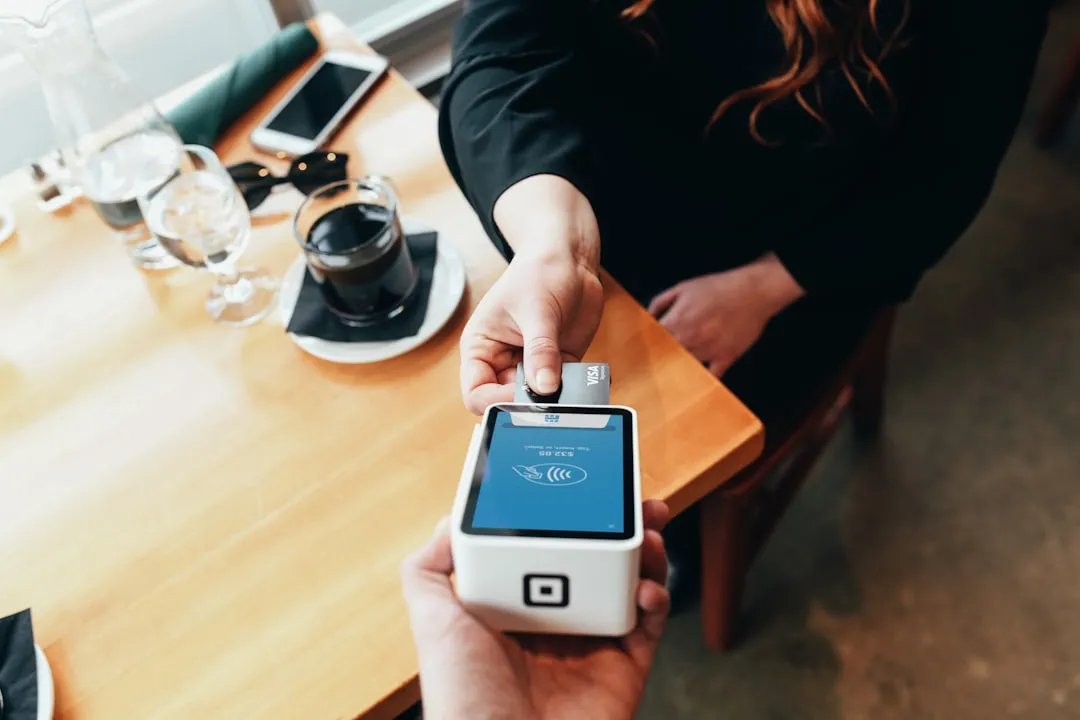 6. Undertipping or Not Tipping at Counter-Service Restaurants (Image Credits: Unsplash)
