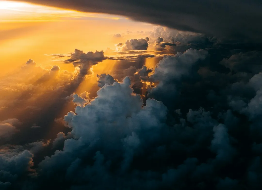 What Happens When En-Route Flights Encounter a Thunderstorm (Image Credits: Unsplash)