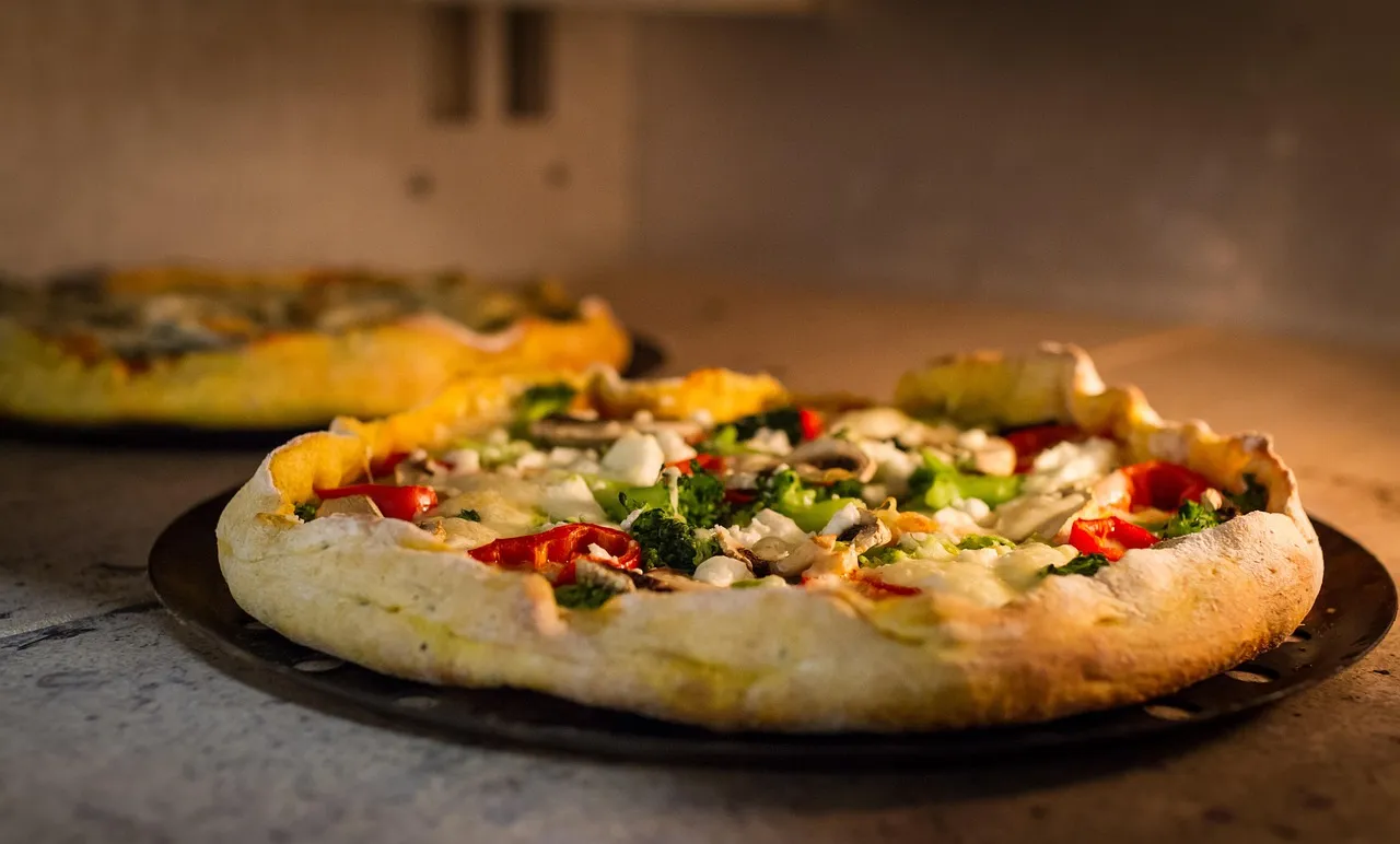 They Know When Not to Ask for Substitutions or Condiments (Image Credits: Pixabay)