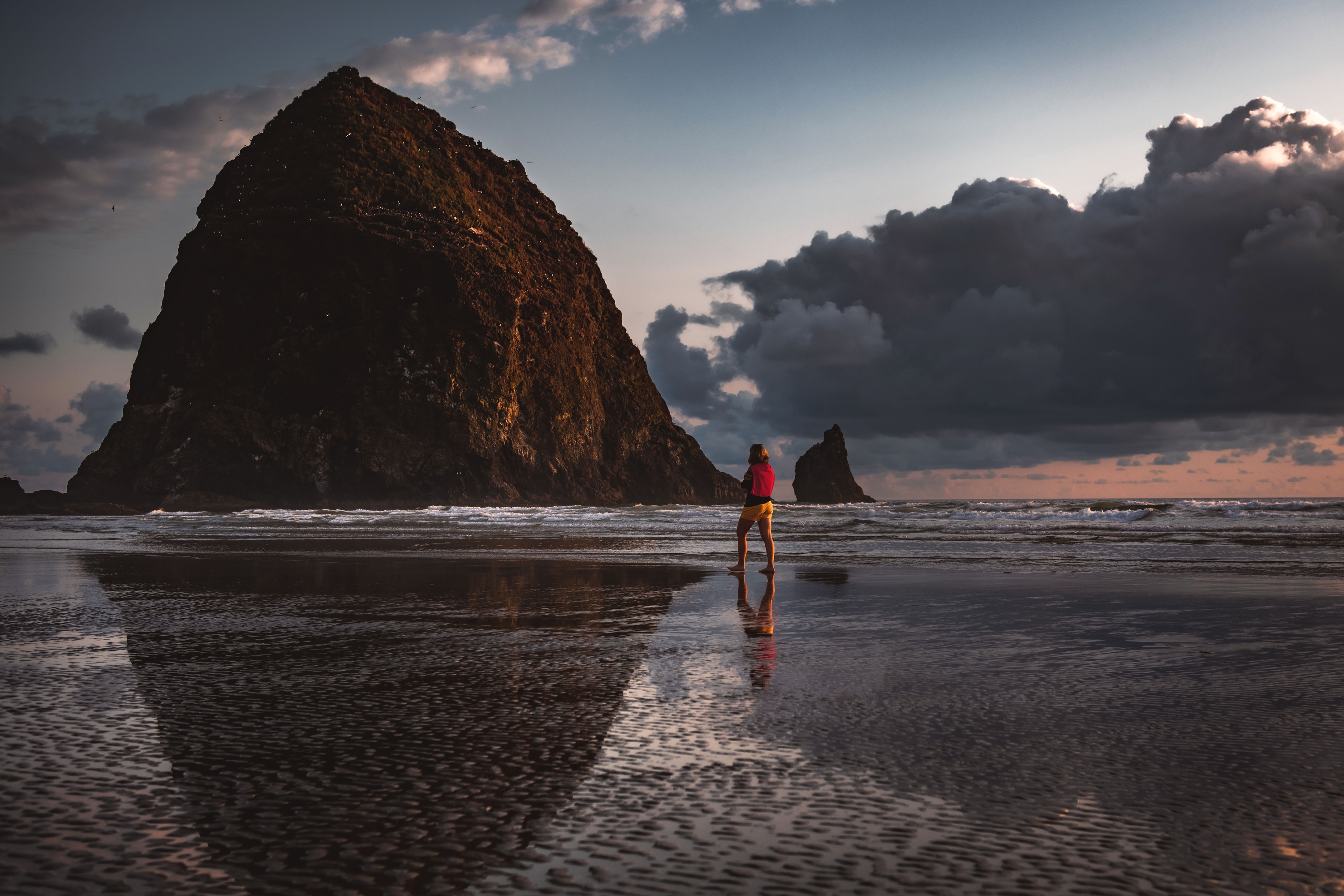 This Oregon Coast Town Has Tide Pools Full of Starfish - But Only During These 3 Months