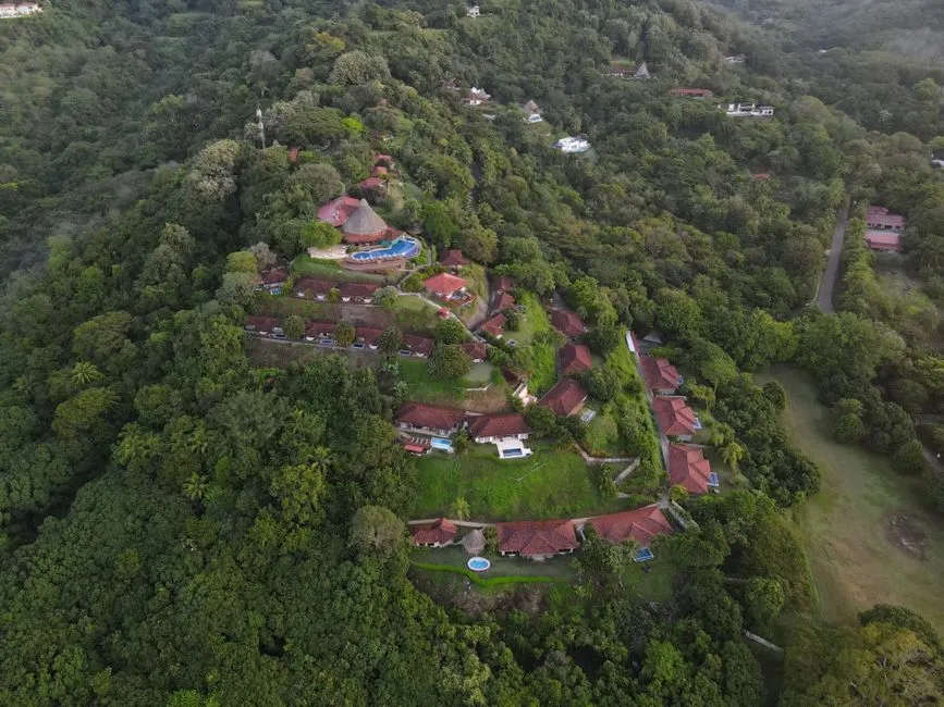 Costa Rica: The Gold Standard for Rainforest Eco-Lodging (Image Credits: Pexels)