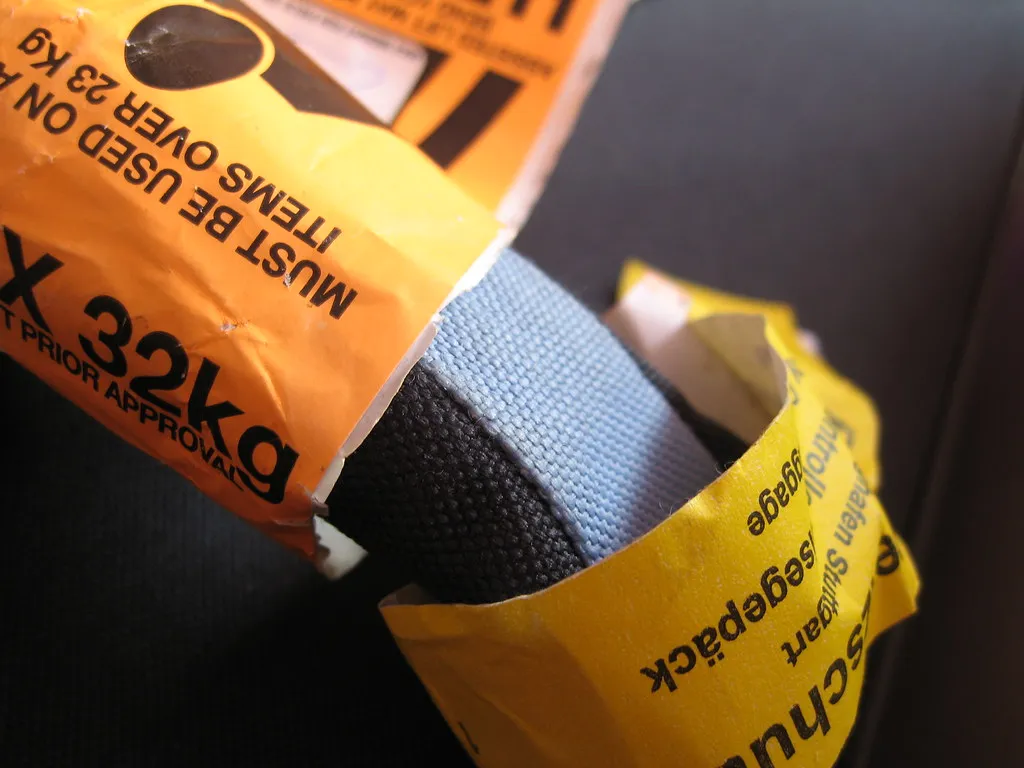 Don't Throw Your Tag Away at the Airport (youMayCallMeSheep, Flickr, CC BY-SA 2.0)