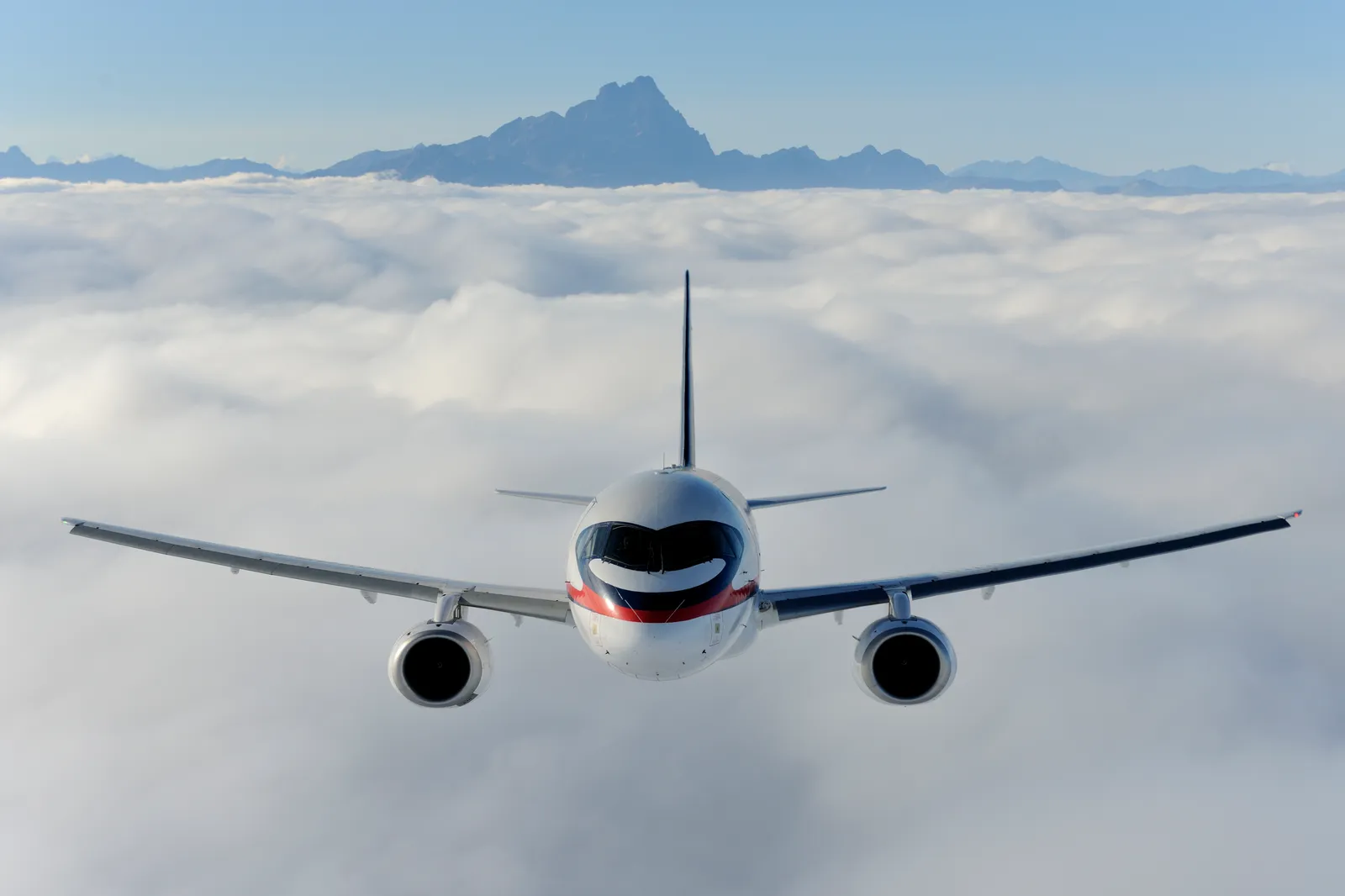 Clear Air Turbulence: The Invisible Challenge at Cruise Level (Sukhoi SuperJet 100, CC BY-SA 2.0)