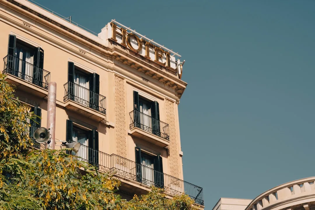 Hotel HVAC Systems Are Built for Efficiency, Not Precision (Image Credits: Unsplash)