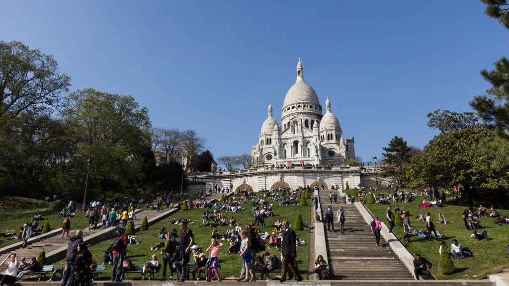 The Sacré-Coeur Steps: Free by Nature, Remarkable by Design (Falling Outside The Normal Moral Constraints, Flickr, CC BY 2.0)