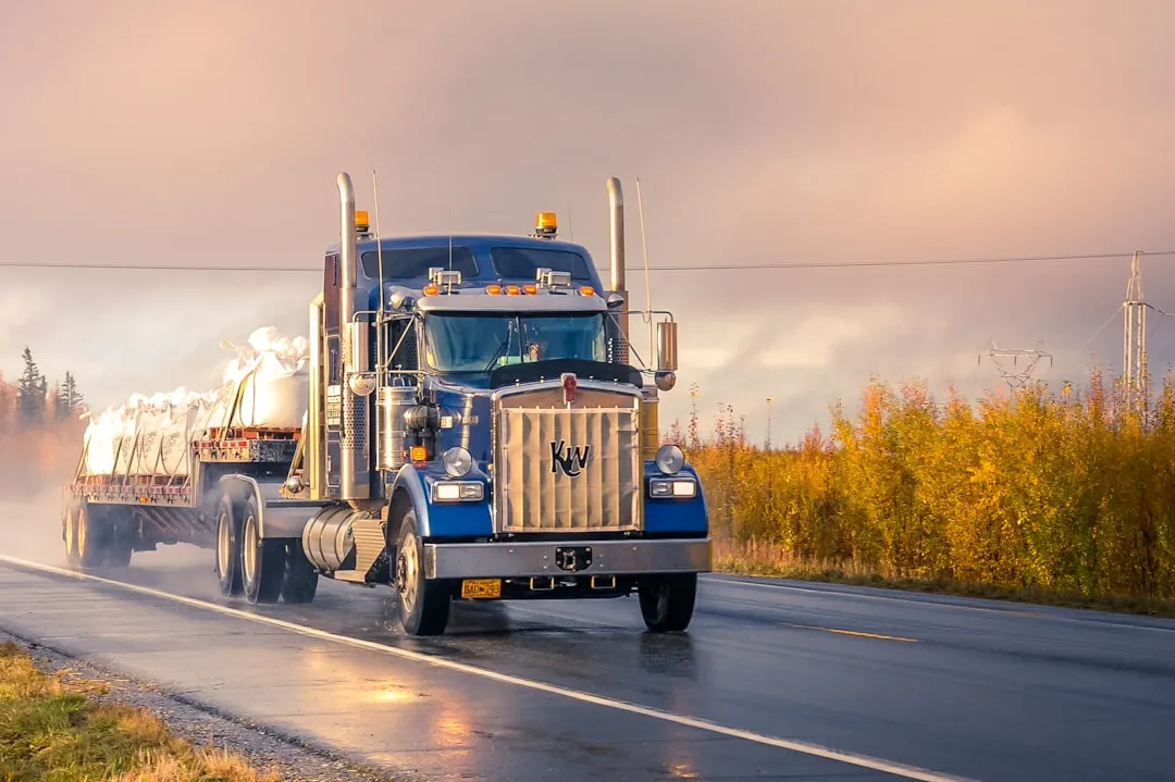 What a Survey of 221 Truckers Actually Revealed (Image Credits: Unsplash)