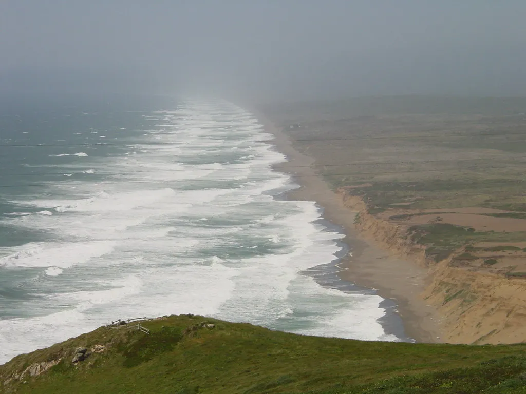 California's Coastline Bends Inward (AZAdam, Flickr, CC BY-SA 2.0)