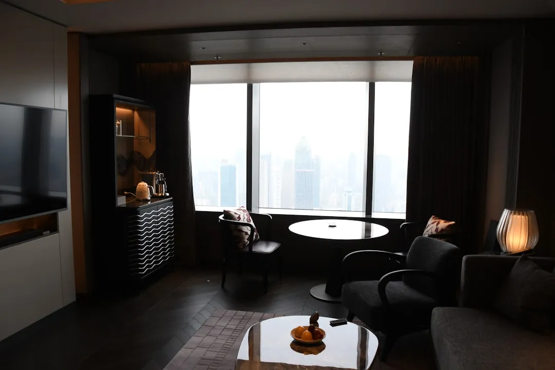 Why Hotels Price Minibars the Way They Do (Image Credits: Unsplash)