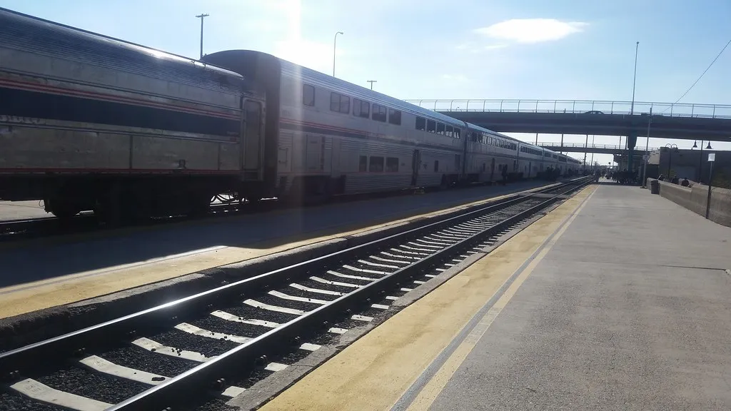 Southwest Chief: Chicago to Los Angeles (mackensen42, Flickr, CC BY 2.0)