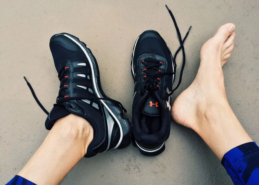 The Minimalist Barefoot Shoe: The Body-Aware Introvert (Image Credits: Pexels)